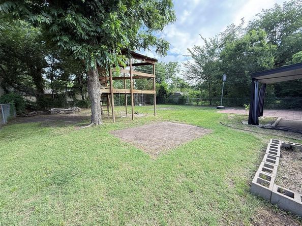 2621  Trinity Street , Irving Texas 75062