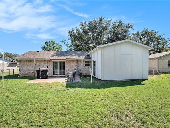 201  Bluebird Circle , Denton Texas 76209