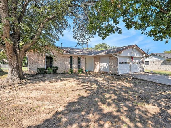 201  Bluebird Circle , Denton Texas 76209