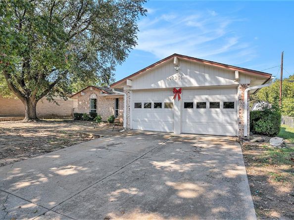 201  Bluebird Circle , Denton Texas 76209