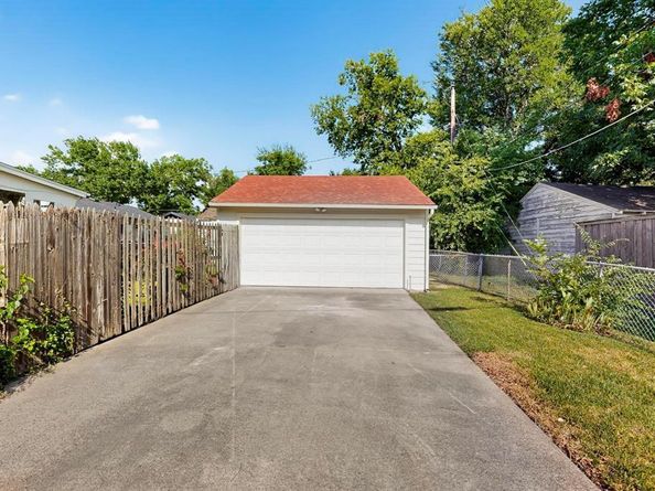 1328  Lakeside Drive , Garland Texas 75040