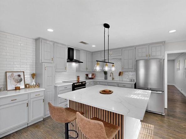 1328  Lakeside Drive , Garland Texas 75040