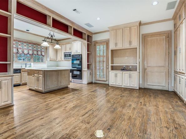 5804  Redwood Court , Dallas Texas 75209