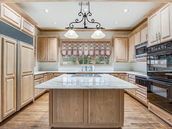 5804  Redwood Court , Dallas Texas 75209