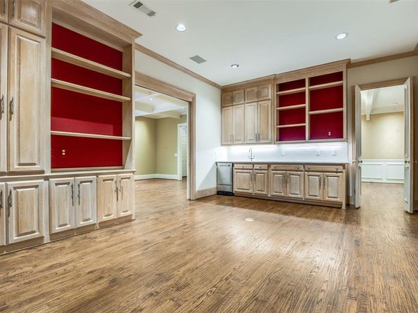 5804  Redwood Court , Dallas Texas 75209