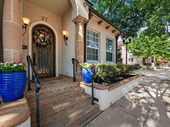 37  Piazza Lane 