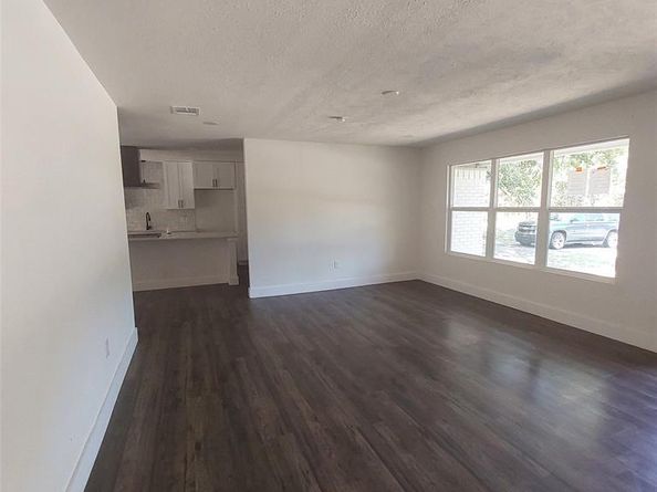 628  Polly Avenue , Azle Texas 76020