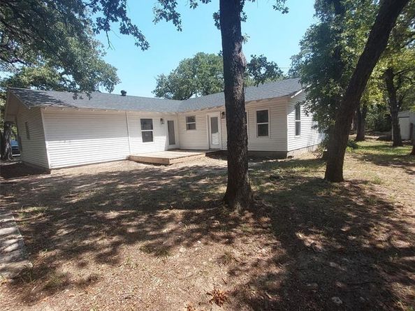 628  Polly Avenue , Azle Texas 76020