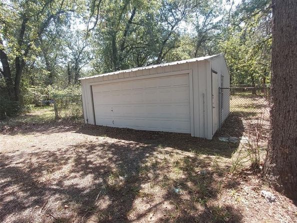 628  Polly Avenue , Azle Texas 76020