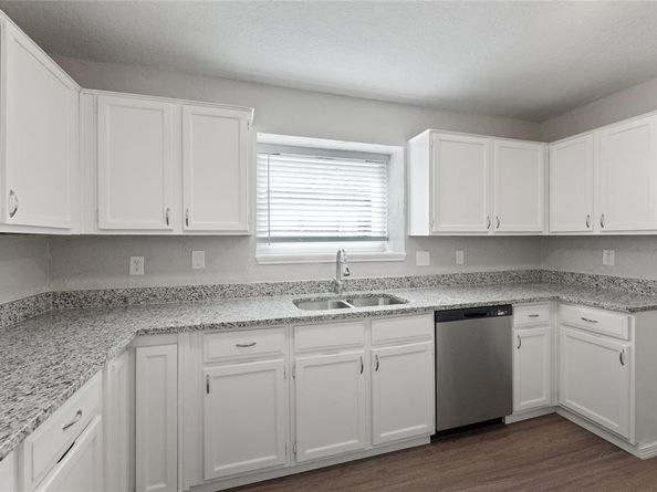 1537 N Valley Parkway , Lewisville Texas 75077