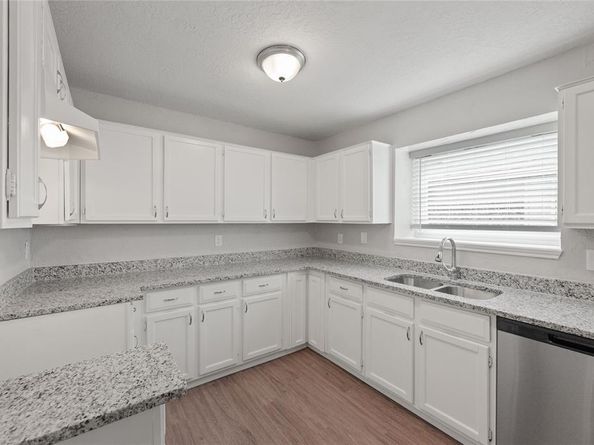 1537 N Valley Parkway , Lewisville Texas 75077