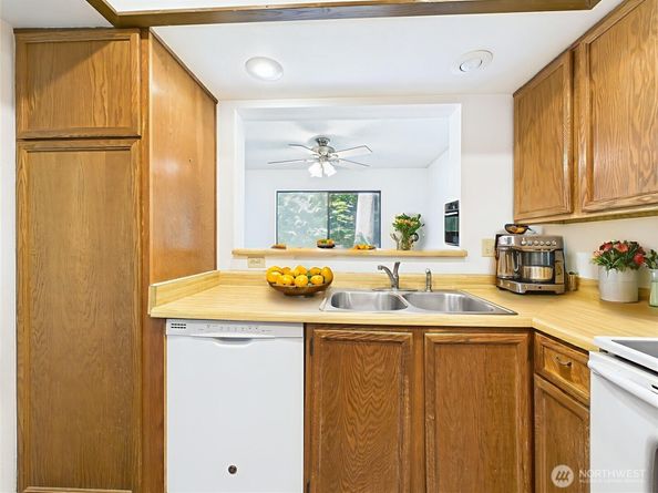 12721 NE 129th Court F103, Kirkland WA 98034