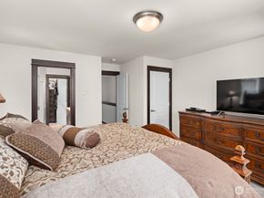 7169 27th Avenue SW 121, Seattle WA 98106
