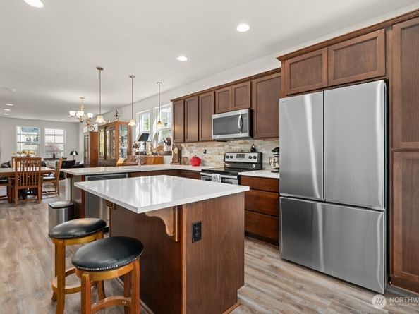 7169 27th Avenue SW 121, Seattle WA 98106
