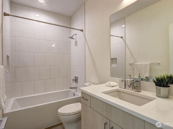 4325 Whitman Avenue N B, Seattle WA 98103