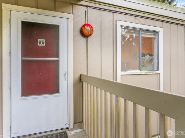 4813 180th Street SW C202, Lynnwood WA 98037