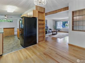 24815 42nd Avenue S, Kent WA 98032
