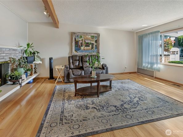 24815 42nd Avenue S, Kent WA 98032