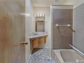 24815 42nd Avenue S, Kent WA 98032