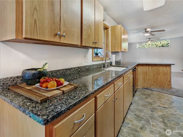 24815 42nd Avenue S, Kent WA 98032