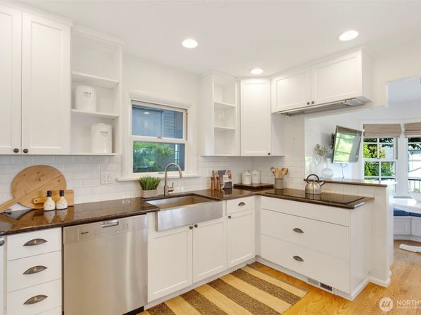 1702 Lake Washington Boulevard, Seattle WA 98122
