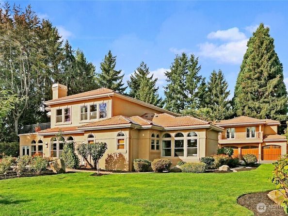 1055 91st Avenue NE, Bellevue WA 98004