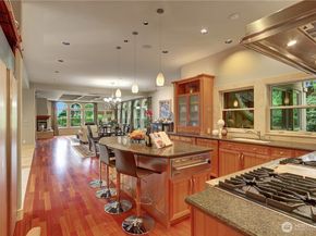 1055 91st Avenue NE, Bellevue WA 98004