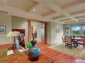 1055 91st Avenue NE, Bellevue WA 98004