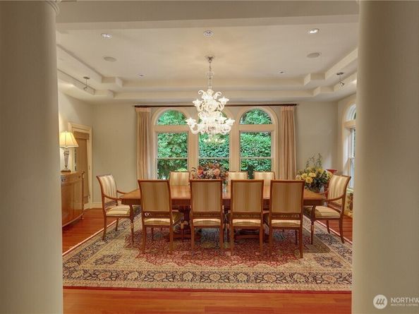 1055 91st Avenue NE, Bellevue WA 98004