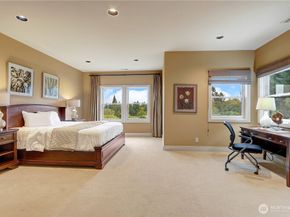 1055 91st Avenue NE, Bellevue WA 98004
