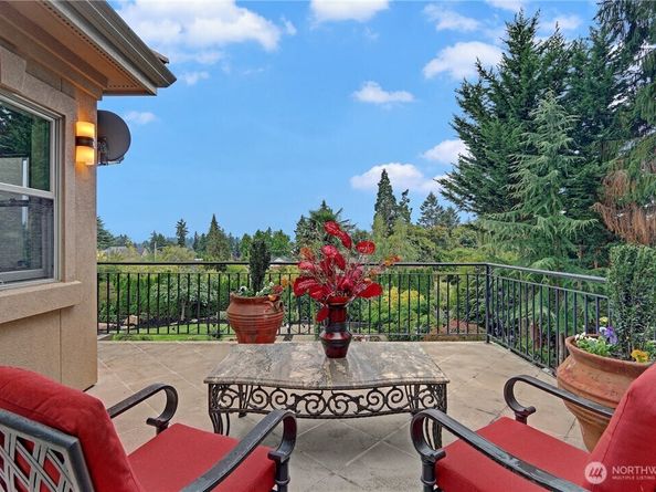 1055 91st Avenue NE, Bellevue WA 98004