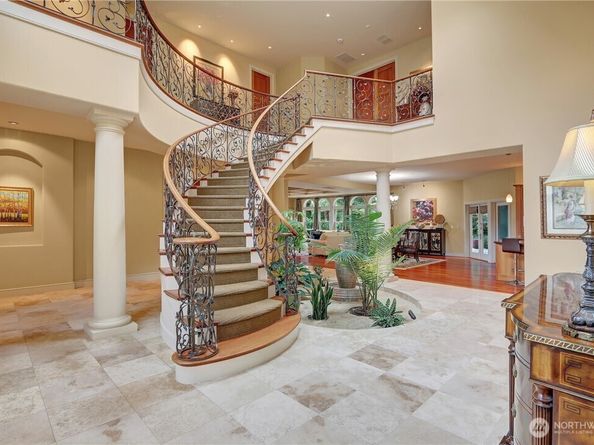 1055 91st Avenue NE, Bellevue WA 98004