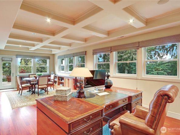 1055 91st Avenue NE, Bellevue WA 98004