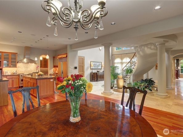 1055 91st Avenue NE, Bellevue WA 98004