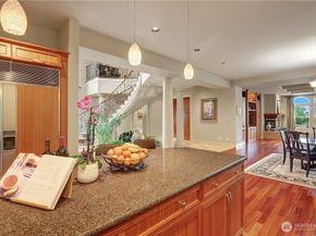 1055 91st Avenue NE, Bellevue WA 98004