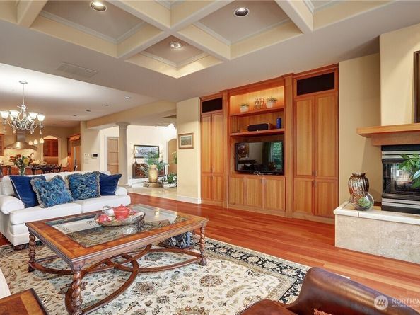 1055 91st Avenue NE, Bellevue WA 98004