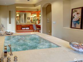 1055 91st Avenue NE, Bellevue WA 98004