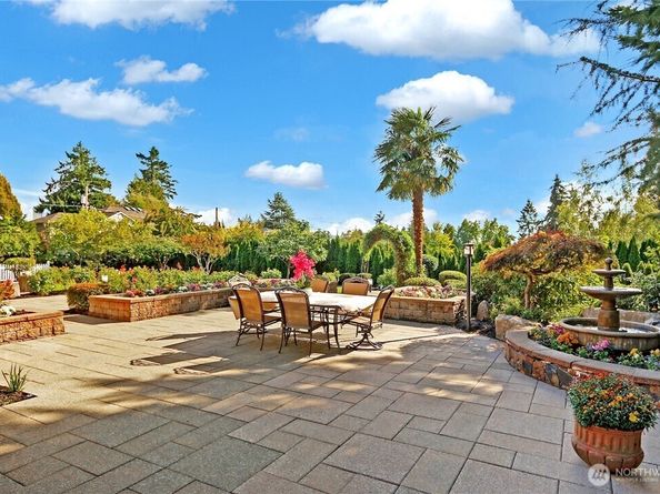 1055 91st Avenue NE, Bellevue WA 98004