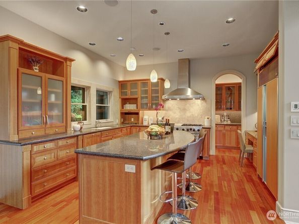 1055 91st Avenue NE, Bellevue WA 98004