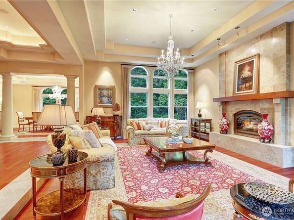 1055 91st Avenue NE, Bellevue WA 98004