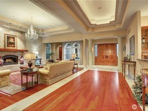 1055 91st Avenue NE, Bellevue WA 98004