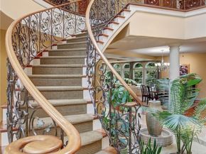 1055 91st Avenue NE, Bellevue WA 98004