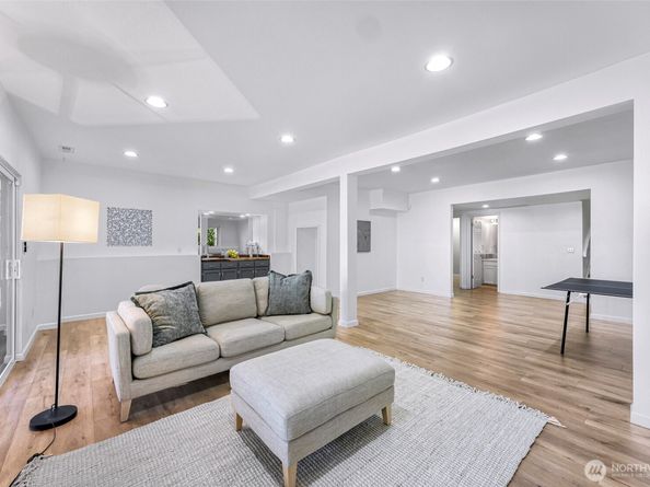 5030 155th Place SE, Bellevue WA 98006