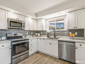 15330 40th Avenue W A & B, Lynnwood WA 98087