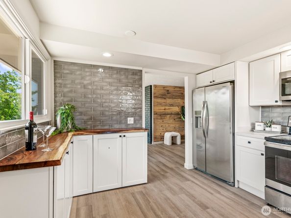 15330 40th Avenue W A & B, Lynnwood WA 98087