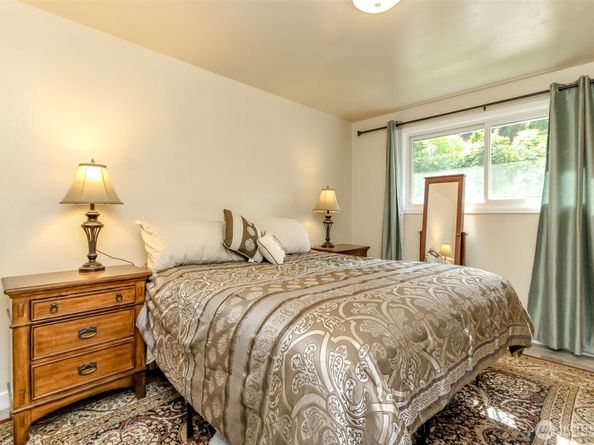 35616 15th Ave SW, Federal Way WA 98023