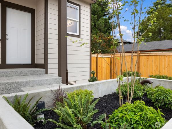 9245 Kelsey Lane SW, Seattle WA 98106