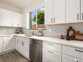 9245 Kelsey Lane SW, Seattle WA 98106