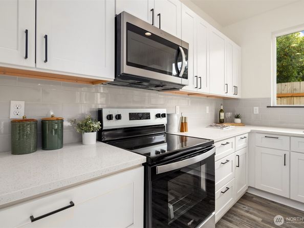 9245 Kelsey Lane SW, Seattle WA 98106
