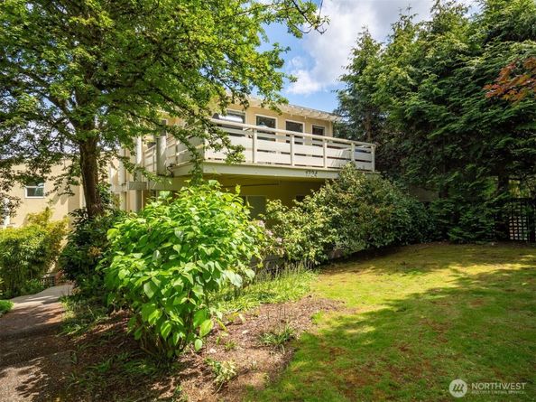 1724 26th Avenue, Seattle WA 98122